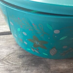 Tupperware Holiday Holly Serving Bowl - capacity 6.6 liters